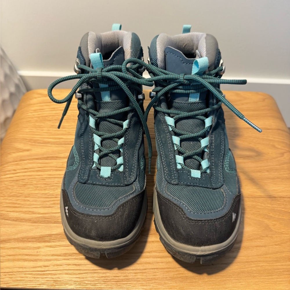 Quechua
Women’s Waterproof Hiking Boots, MH 100 Mid